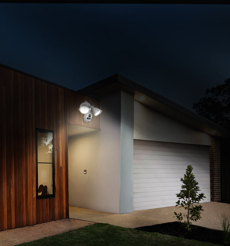 Cámara EZVIZ Wifi, 2MP con 2 Proyectores de luz, Exterior, Visión nocturna hasta 25 MTS IR.